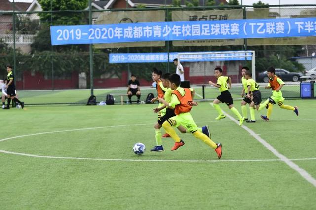 意甲-劳塔罗双响斩意甲百球 国际米兰4-0莱切
