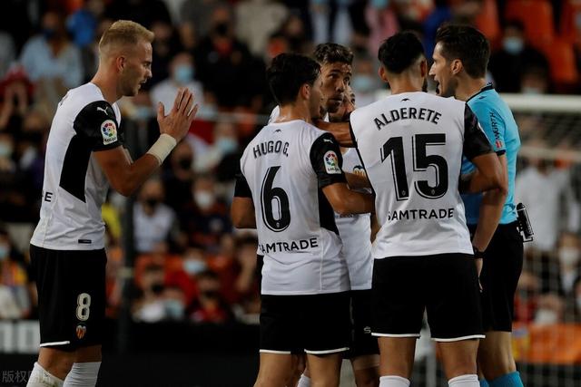 拉菲尼亚本赛季创造44次机会，五大联赛最多