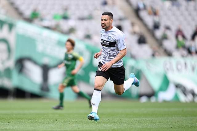 日天模式！库里半决赛和决赛合计轰进17记三分