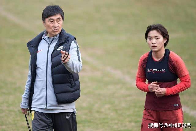 欧冠-格纳布里舒波莫廷建功 拜仁总比分3-0巴黎