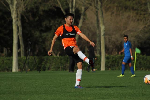 欧冠-迪亚斯头球破门 AC米兰主场1-0热刺