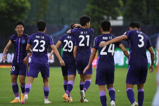 沃特斯27分高登空砍34分 广东送四川8连败
